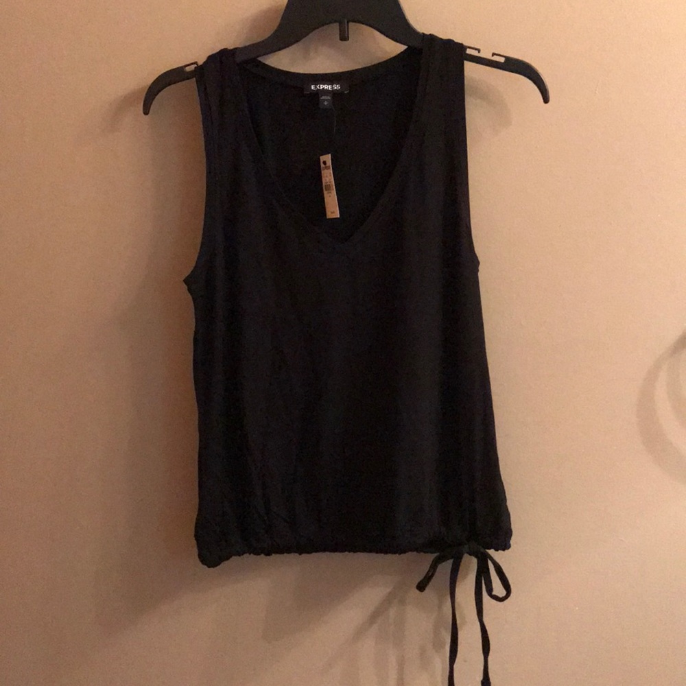 Express tank with cinched tie hem